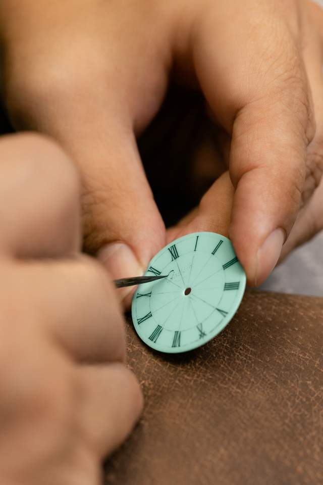 品鉴赏：百年制表传奇与匠艺呈现格拉苏蒂原创2025年限量臻(图7)